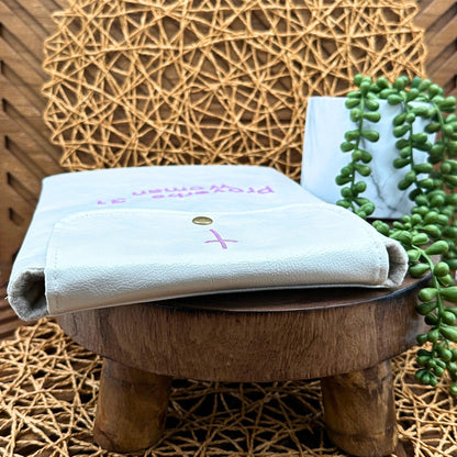 IPAD Sleeve -  White Faux Leather IPad Sleeve - Stylish Tablet Case & Gift Idea