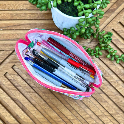 Floral Elegance Makeup Bag: Stylish Carry-All for Travel and Everyday Use