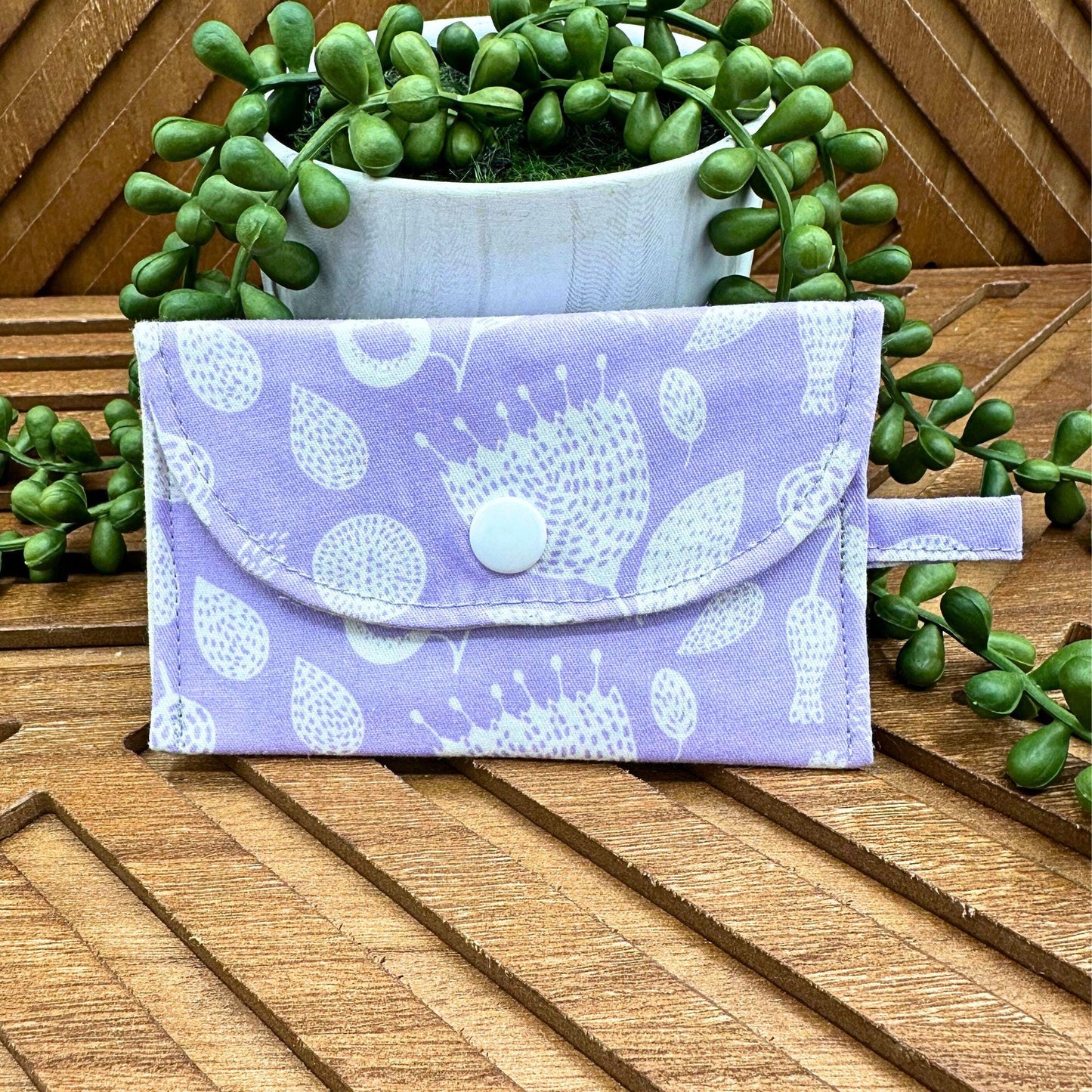Stylish Lilac Floral Makeup Bag Set: Organize Your Travel and Daily Life