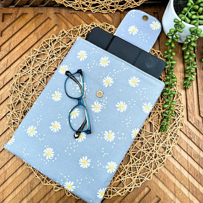 IPAD Sleeve - Daisy Print IPad Sleeve - Stylish Tablet Case & Gift Idea