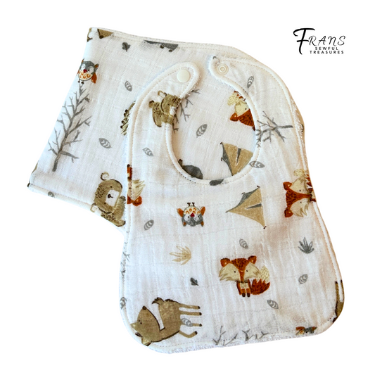 Muslin Forest Animal Bib & Burp Cloth Set – Handmade Baby Gift, Soft & Absorbent Woodland Print with White Terry Cloth Backing
