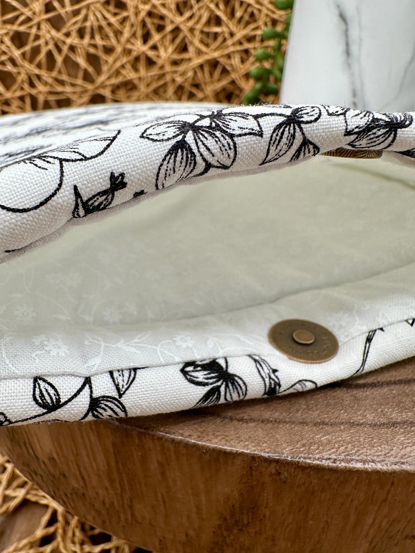 Kindle Basic 11th Generation Sleeve & Eyeglass Case Set – White Fabric with Black Floral Print, Elegant and Timeless, foam padded protection