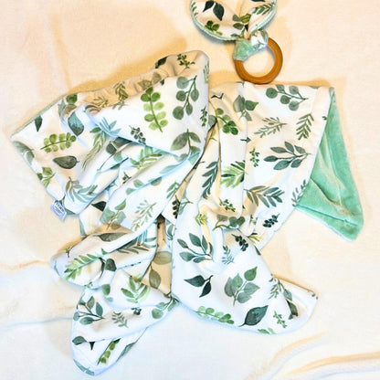 Dreamy Minky Baby Blanket in Green & White- Ideal for Infants - Cozy Nursery Essential, Gender-neutral minky baby blanket for newborns