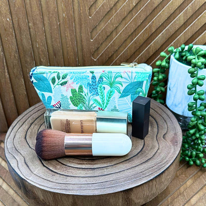 Whimsical Green Leaf Makeup Bag: Your Go-To for Cosmetics and Travel Gear