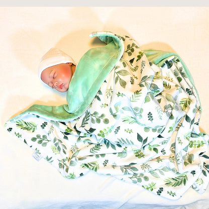 Dreamy Minky Baby Blanket in Green & White- Ideal for Infants - Cozy Nursery Essential, Gender-neutral minky baby blanket for newborns