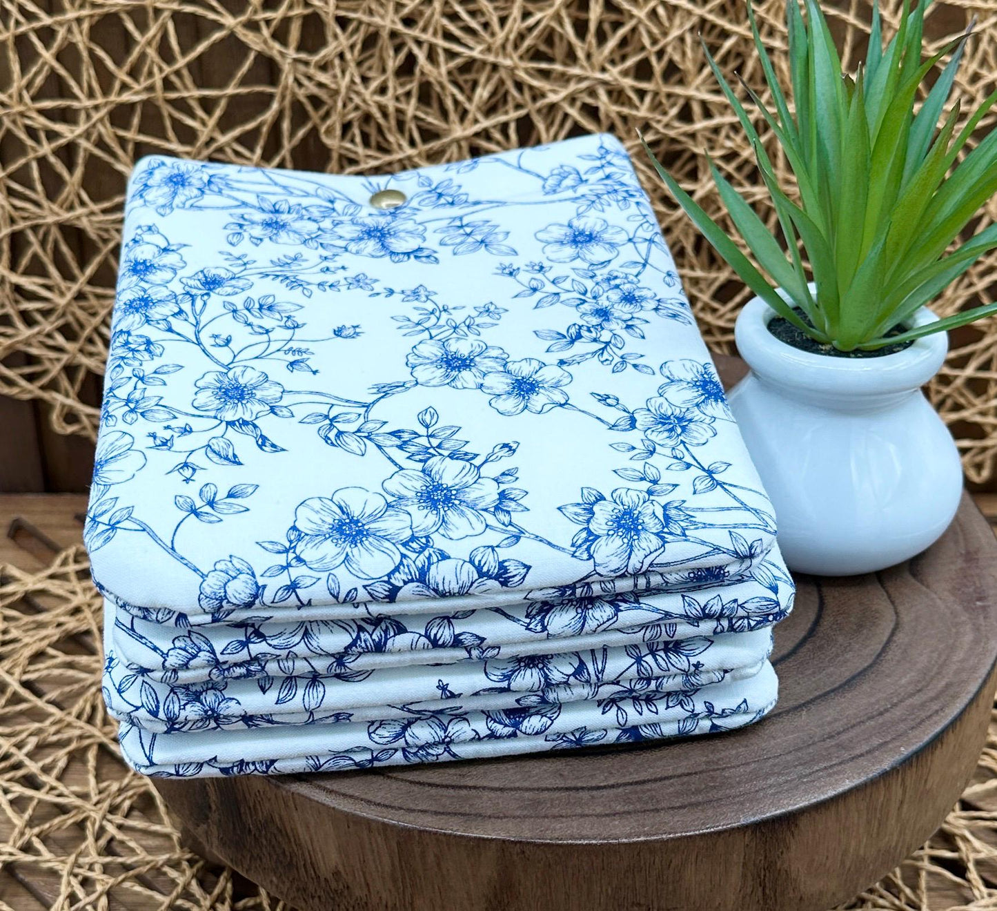Kindle Basic 11th Generation Sleeve, Navy Blue Floral Coquette, Feminine Foam Padded Protection