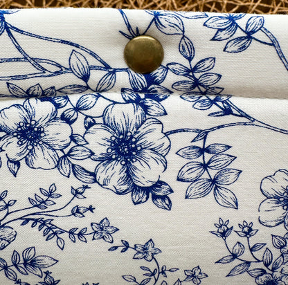 Kindle Basic 11th Generation Sleeve, Navy Blue Floral Coquette, Feminine Foam Padded Protection