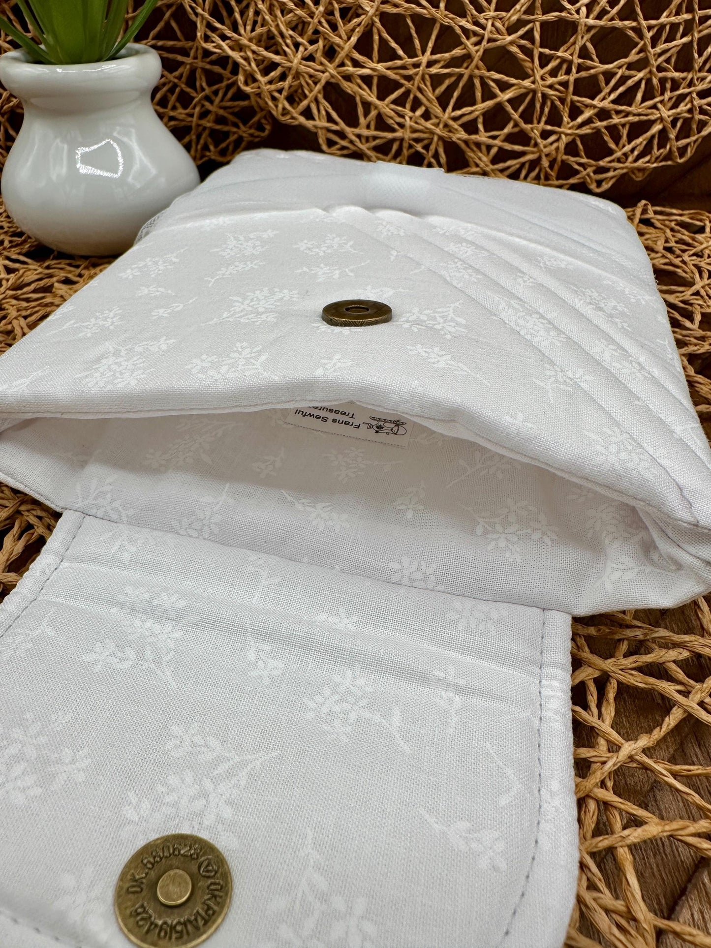 Kindle Paperwhite Sleeve - Soft White Dainty Floral Print with white Tulle Bow, Feminine Foam Padded Device Cover with Magnetic Snap Closure